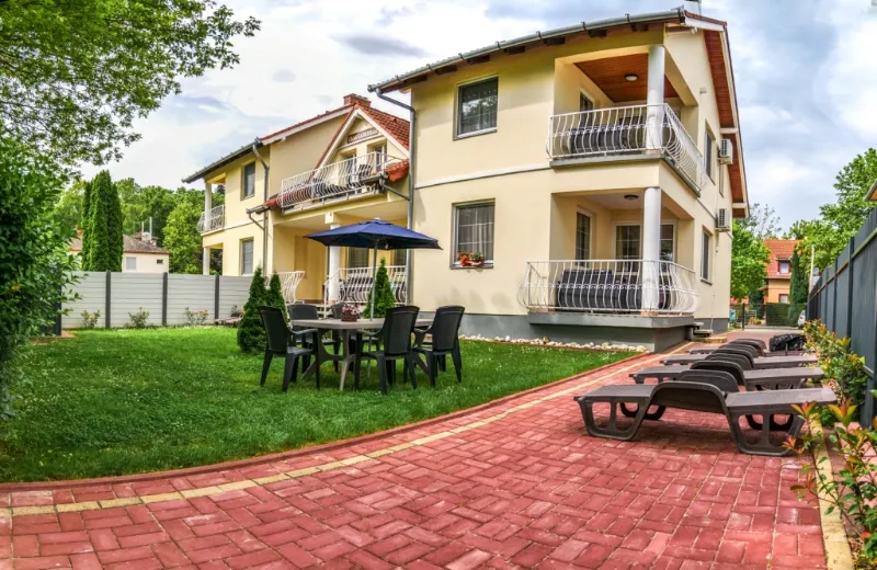 Villa Gabriella panorámás apartman( lila)