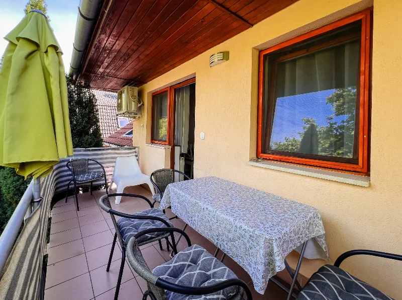 Steiner Villa -erkélyes apartman E1